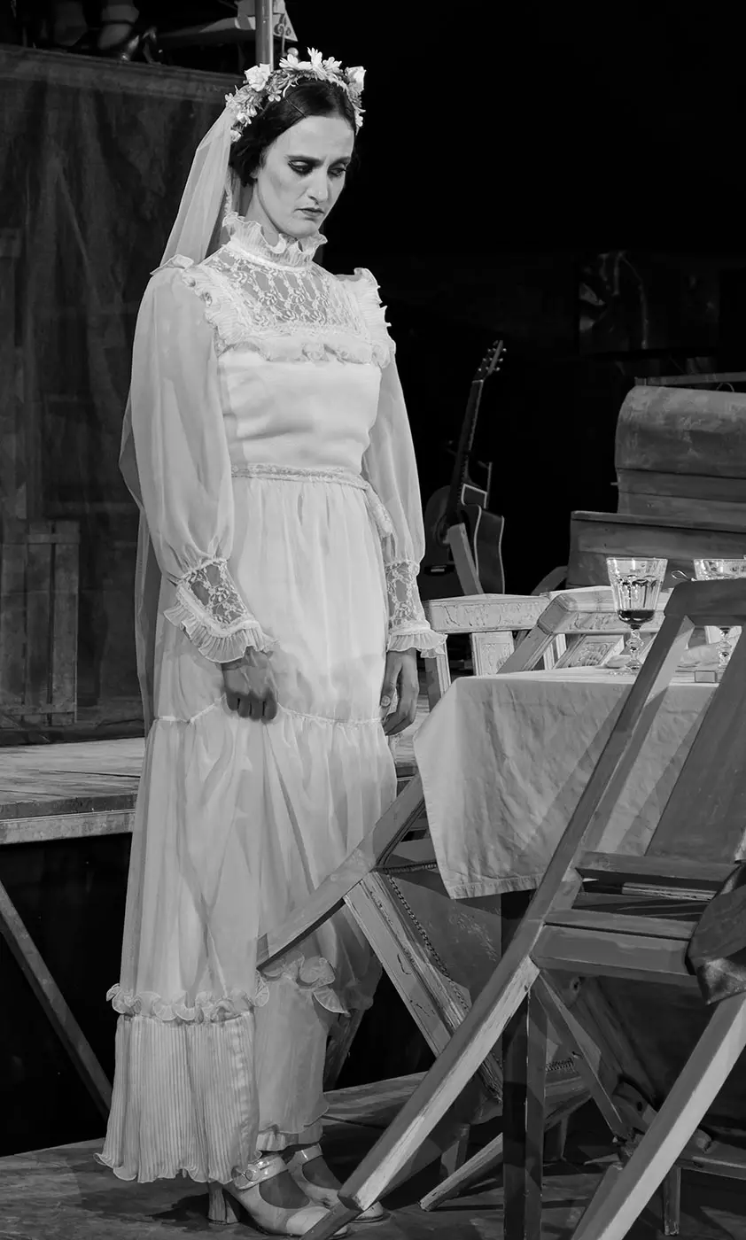 Photographe de Théâtre. Portrait d'une comédienne en noir et blanc
