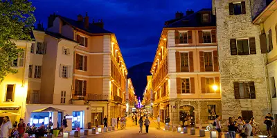 Photographe de tourisme et développement - Chambéry de nuit